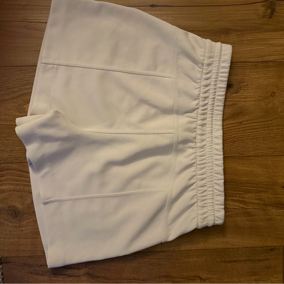 Lululemon Softstream Shorts size 6 in Bone - Picture 3 of 4